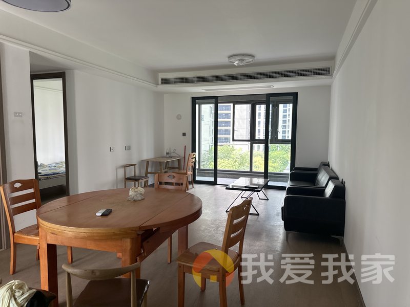 南昌我爱我家华侨城万科五期云域 南北通透，采光好 装修好，环镜优美 周边匹套完善，，出行方便