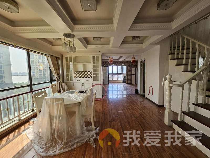 南昌我爱我家城泰凡尔赛宫（君汇半岛） 南北通透，采光好 装修好，环镜优美 近地铁 视野好，诚心出售