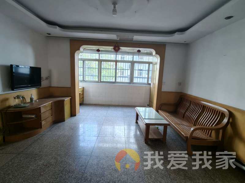 南昌我爱我家城南教师住宅小区 南北通透，采光好 装修好，环镜优美 近地铁 中间楼层