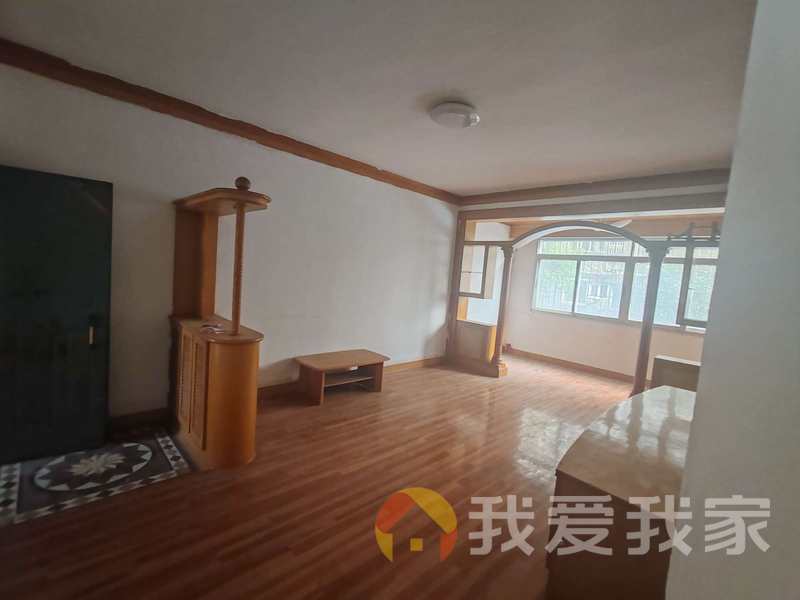 南昌我爱我家京山新街 南北通透，采光好 近地铁 周边匹套完善，，出行方便