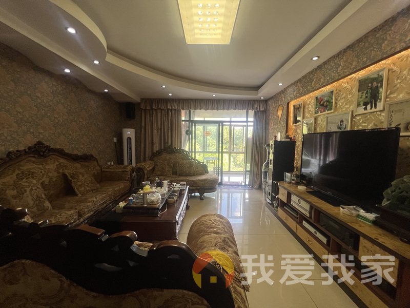 南昌我爱我家万科四季花城大平层，有车卡，书包房未用，业主诚售，