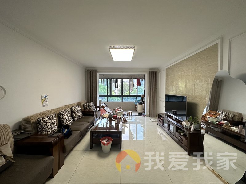 南昌我爱我家凤凰城一期凤鸣苑 南北通透，采光好 装修好，环镜优美 近地铁 视野好，诚心出售