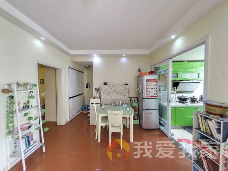 南昌我爱我家城市溪地 南北通透，采光好 装修好，环镜优美 视野好，诚心出售
