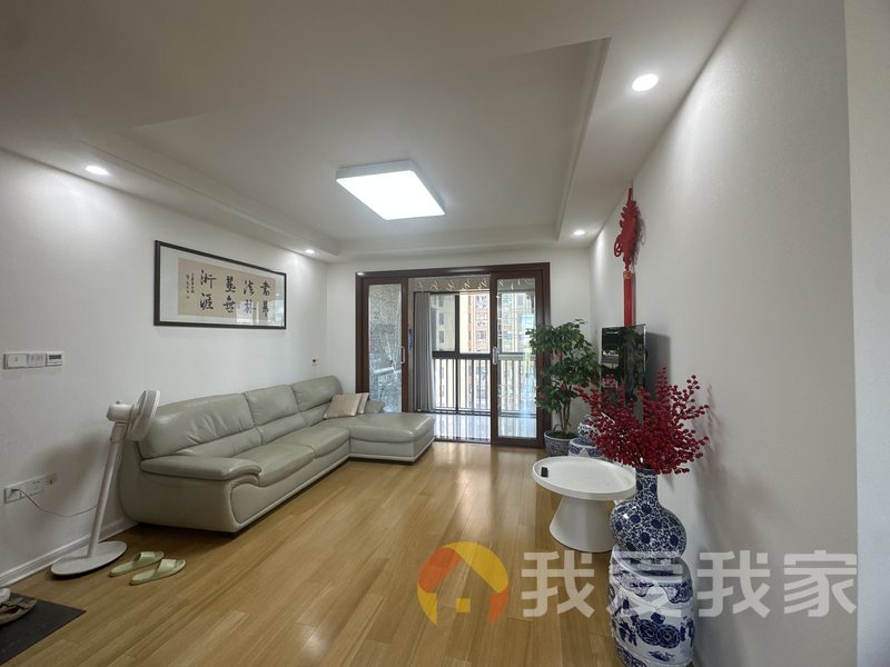 南昌我爱我家绿地国际博览城一期藏珑 南北通透，采光好 装修好，环镜优美 近地铁 中间楼层