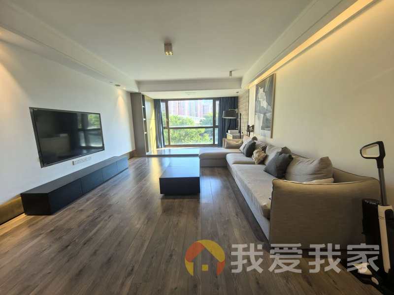 南昌我爱我家国贸春天 南北通透，采光好 装修好，环镜优美 中间楼层