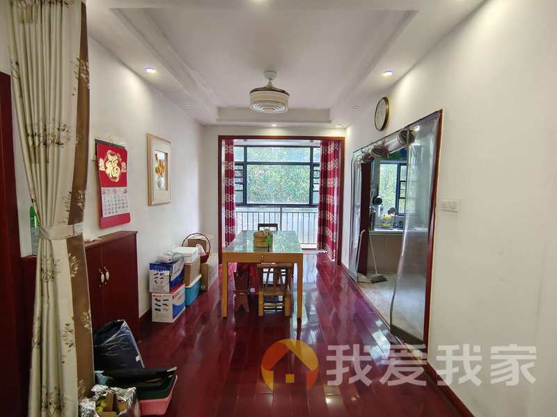 南昌我爱我家象湖桃源一期 南北通透，采光好 装修好，环镜优美 周边匹套完善，，出行方便