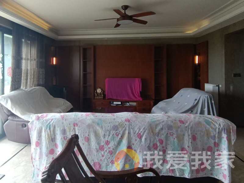 南昌我爱我家万科青山湖名邸 南北通透，采光好 装修好，环镜优美 周边匹套完善，，出行方便
