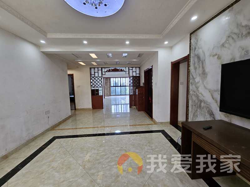 南昌我爱我家城泰凡尔赛宫（君汇半岛） 南北通透，采光好 装修好，环镜优美 近地铁 周边匹套完善，，出行方便