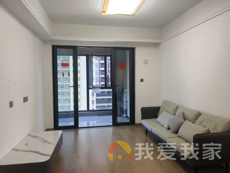 南昌我爱我家华侨城万科五期云域 南北通透，采光好 装修好，环镜优美 中间楼层