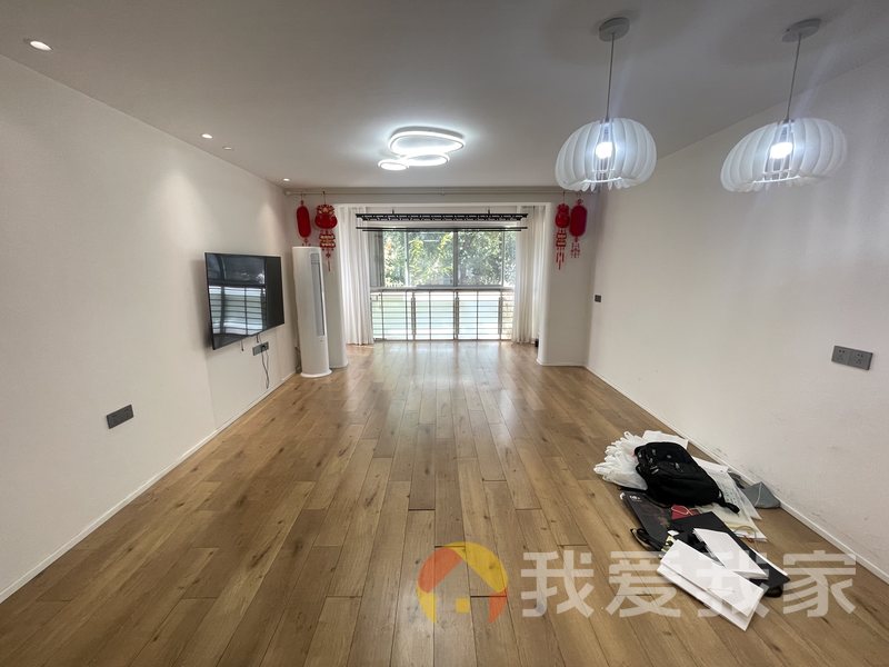 南昌我爱我家凤凰城一期凤鸣苑 南北通透，采光好 装修好，环镜优美 近地铁 周边匹套完善，，出行方便