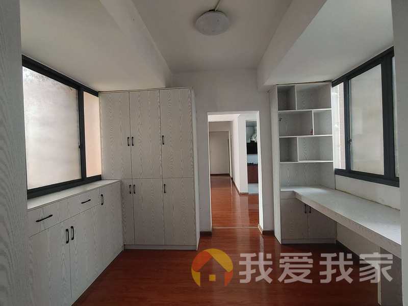 南昌我爱我家联泰香域中央 南北通透，采光好 装修好，环镜优美 近地铁 中间楼层