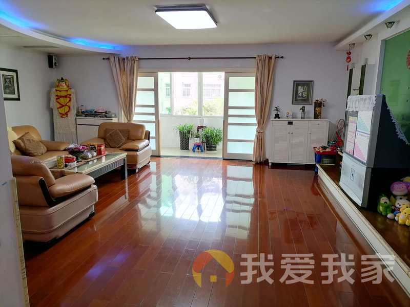 南昌我爱我家江铃桃花小区 南北通透，采光好 装修好，环镜优美 视野好，诚心出售