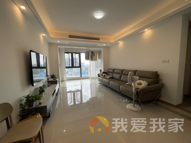 南昌我爱我家力高雍湖国际 南北通透，采光好 装修好，环镜优美 近地铁 中间楼层