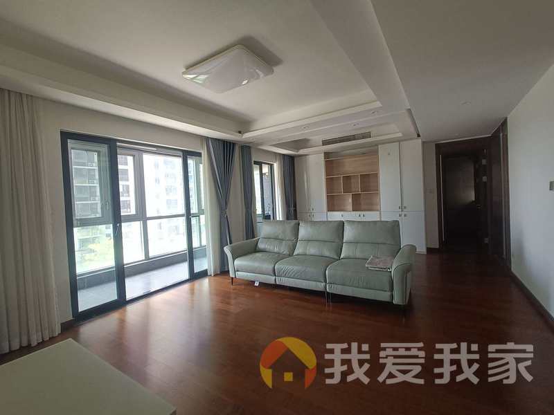 南昌我爱我家华侨城万科一期 南北通透，采光好 装修好，环镜优美 周边匹套完善，，出行方便