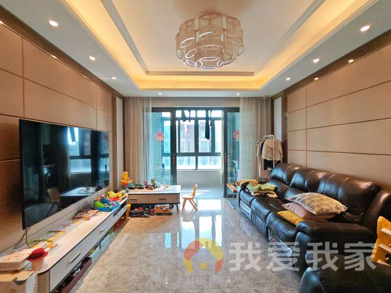 南昌我爱我家恒大华府（金碧华府） 南北通透，采光好 装修好，环镜优美 视野好，诚心出售
