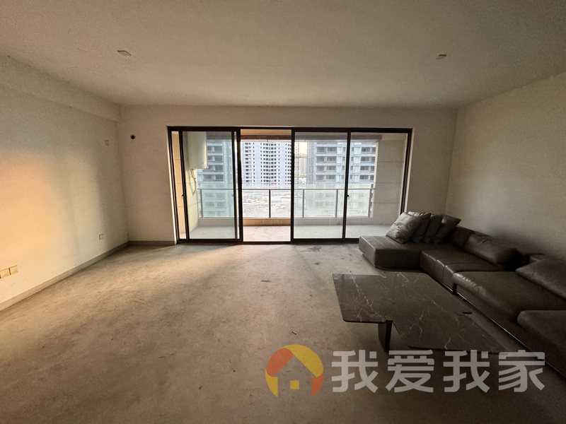 南昌我爱我家绿地朝阳中心（海珀悦庭）一期 南北通透，采光好 周边匹套完善，，出行方便