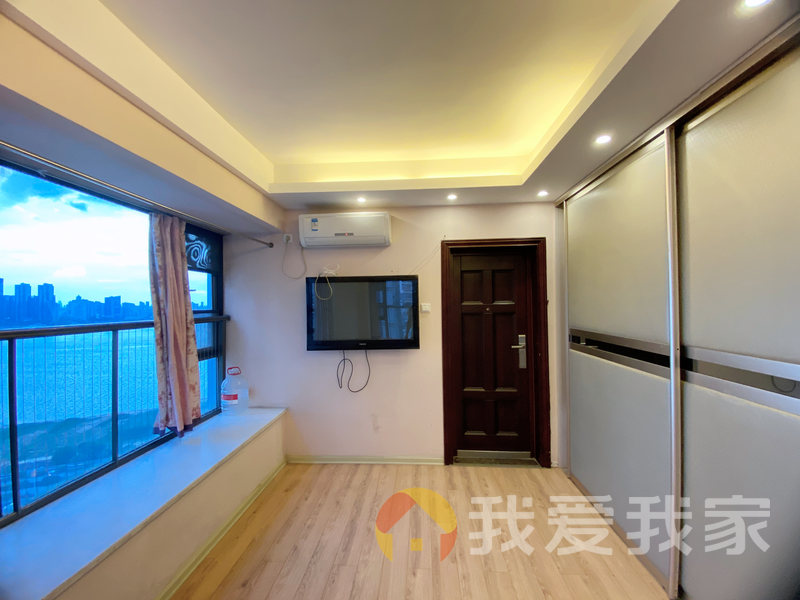 南昌我爱我家万达华府御园 装修好，环镜优美 近地铁 中间楼层