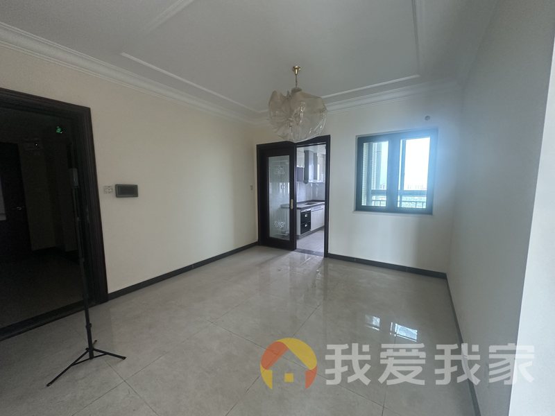 南昌我爱我家恒大绿洲五期 南北通透，采光好 装修好，环镜优美 视野好，诚心出售