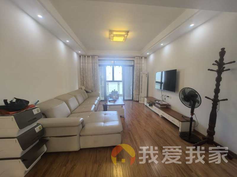 南昌我爱我家绿地新都会 南北通透，采光好 装修好，环镜优美 近地铁 中间楼层