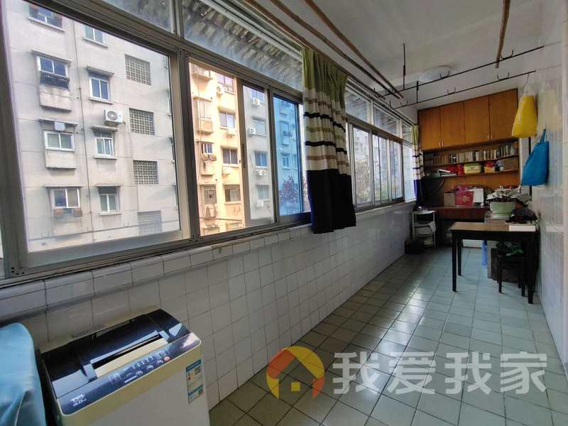 南昌我爱我家中山路保险公司宿舍（广润门一区） 南北通透，采光好 装修好，环镜优美 近地铁 视野好，诚心出售