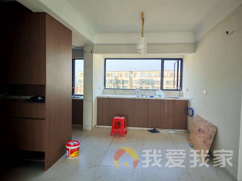 南昌我爱我家绿地未来城 南北通透，采光好 装修好，环镜优美 视野好，诚心出售