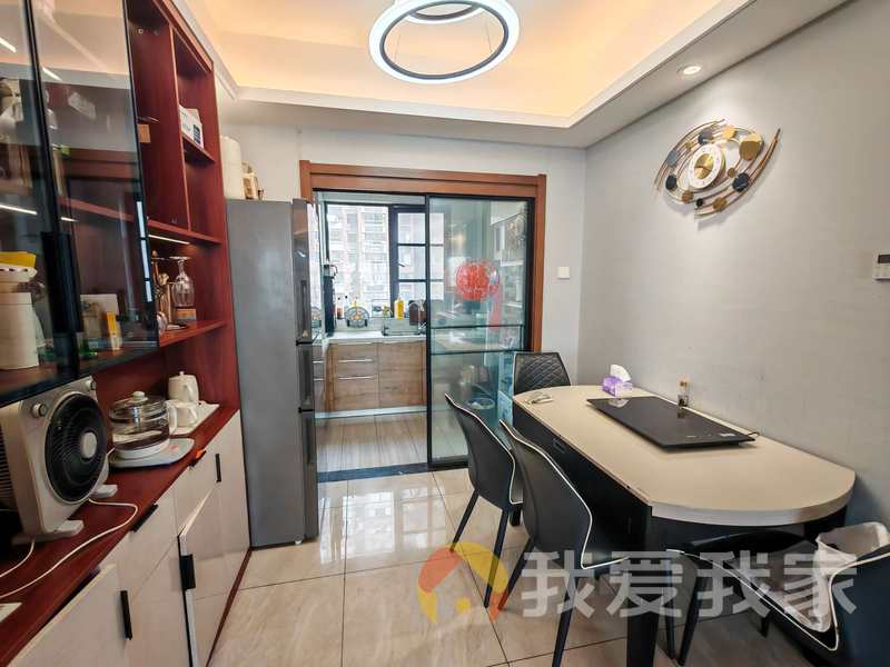 南昌我爱我家紫金城红郡 南北通透，采光好 装修好，环镜优美 中间楼层