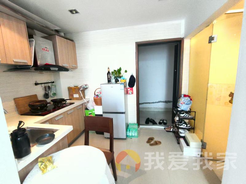 南昌我爱我家世纪中央城 南北通透，采光好 装修好，环镜优美 近地铁 视野好，诚心出售