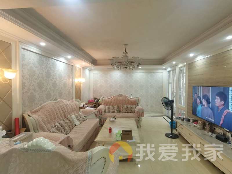 南昌我爱我家青岚苑小区（锦泰佳苑） 南北通透，采光好 装修好，环镜优美 周边匹套完善，，出行方便