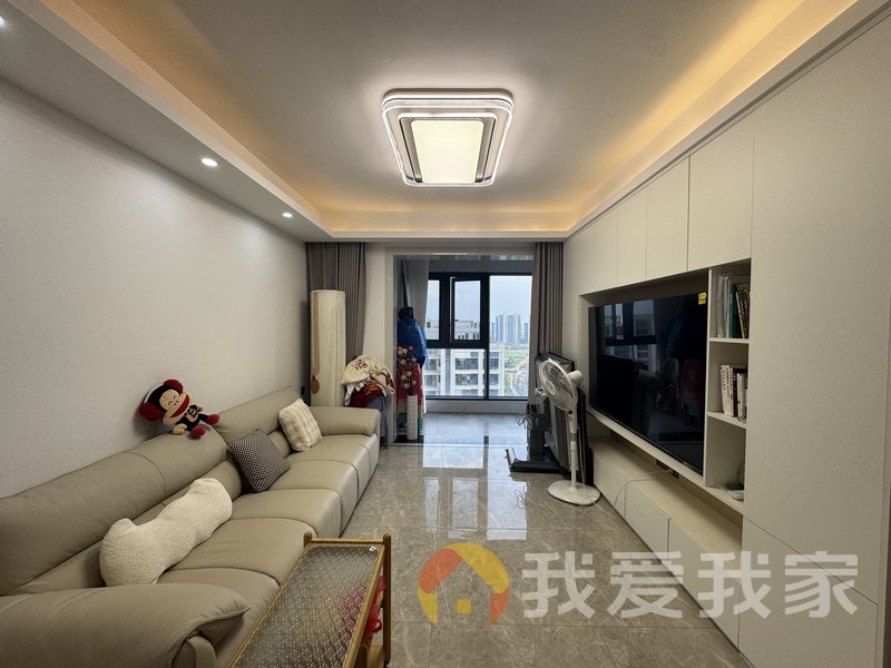 南昌我爱我家正荣金茂美的云境 南北通透，采光好 装修好，环镜优美 视野好，诚心出售