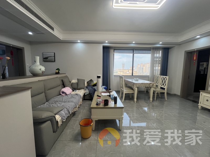 南昌我爱我家鱼尾州地铁口湖韵天成四房两卫 40万的装修 南北通透