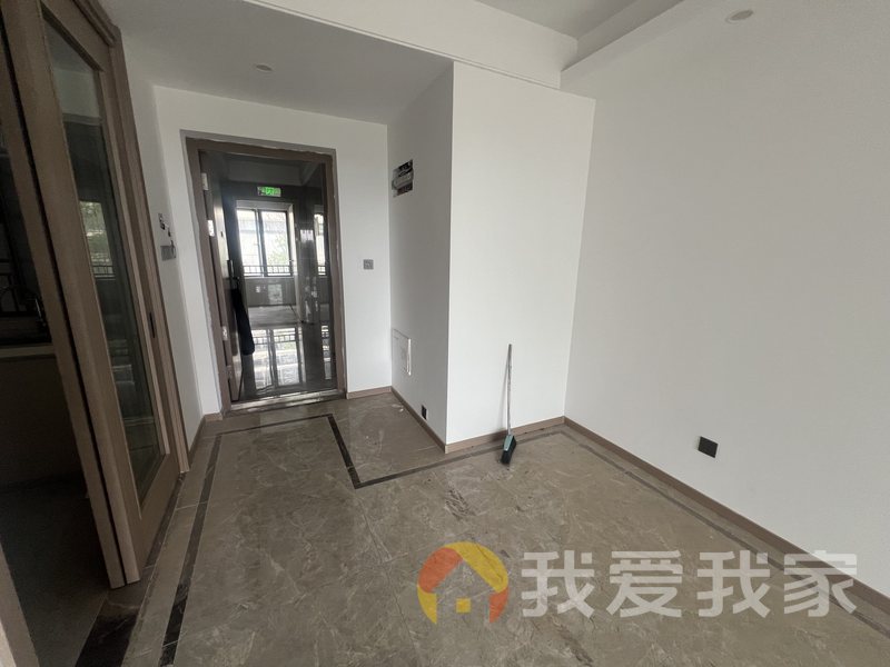 南昌我爱我家象湖文澜苑 南北通透，采光好 装修好，环镜优美 周边匹套完善，，出行方便