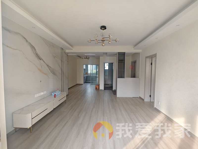 南昌我爱我家凤凰城一期凤鸣苑 南北通透，采光好 装修好，环镜优美 近地铁 中间楼层