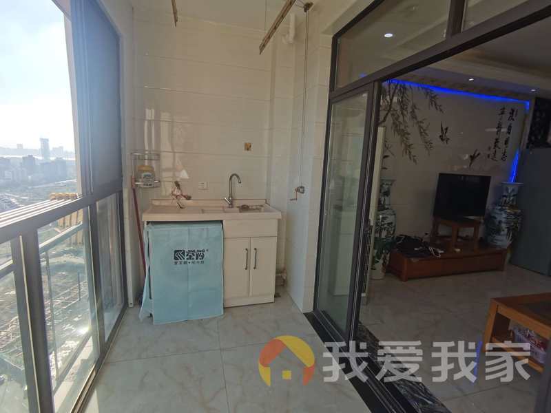 南昌我爱我家国金印象 南北通透，采光好 装修好，环镜优美 近地铁 视野好，诚心出售