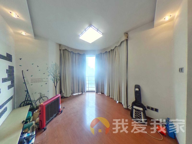 南昌我爱我家昌和峰水鉴 南北通透，采光好 装修好，环镜优美 中间楼层