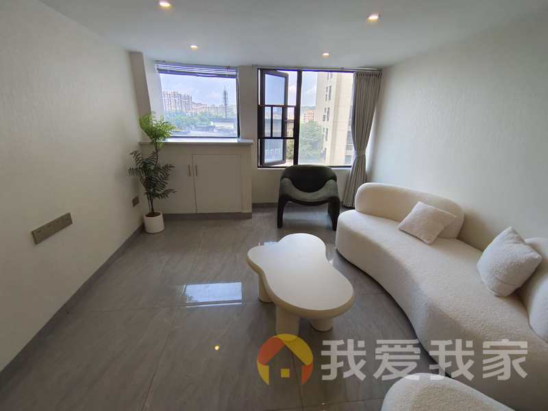 南昌我爱我家新力银湖湾 南北通透，采光好 装修好，环镜优美 周边匹套完善，，出行方便