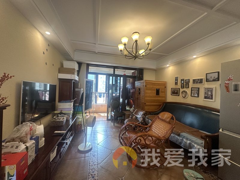 南昌我爱我家绿地外滩公馆 南北通透，采光好 装修好，环镜优美 近地铁 视野好，诚心出售