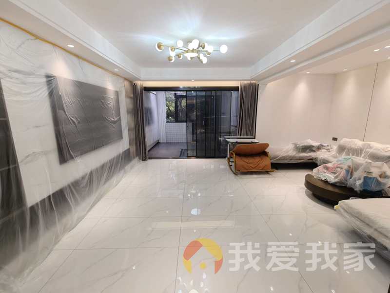 南昌我爱我家绿地新都会 南北通透，采光好 装修好，环镜优美 近地铁 周边匹套完善，，出行方便