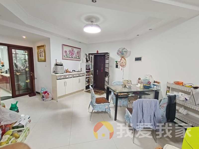 南昌我爱我家隆鑫广场 南北通透，采光好 装修好，环镜优美 近地铁 周边匹套完善，，出行方便