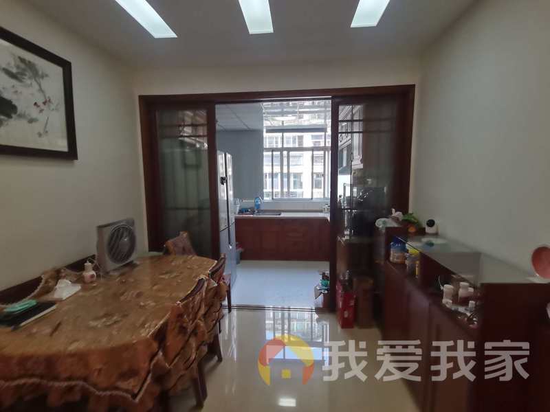 南昌我爱我家东方塞纳 错层结构 端户拎包入住。近地铁 中间楼层