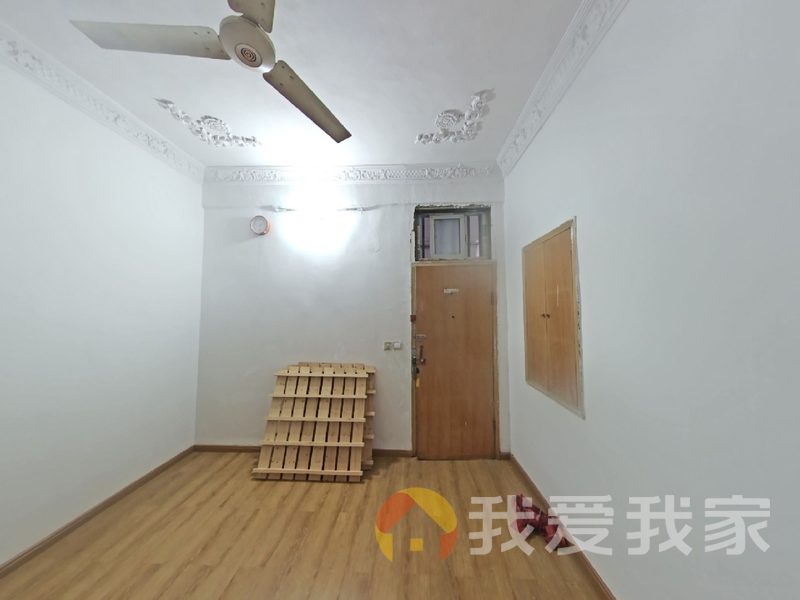 南昌我爱我家八一广场 万达广场地铁口随时看房、简装、南北通透。
