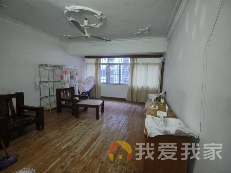 南昌我爱我家上海路华安宿舍 南北通透，采光好 装修好，环镜优美 视野好，诚心出售