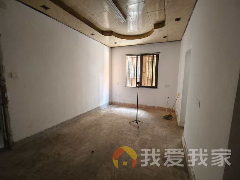 南昌我爱我家广场南路 南北通透，采光好 装修好，环镜优美 近地铁 视野好，诚心出售