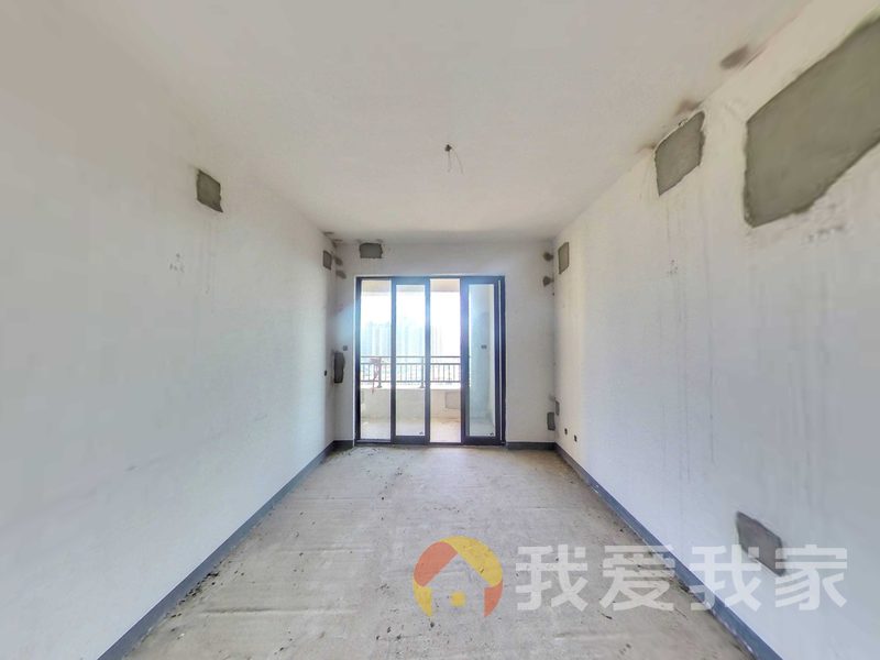 南昌我爱我家绿地悦滨江 南北通透，采光好 装修好，环镜优美 中间楼层