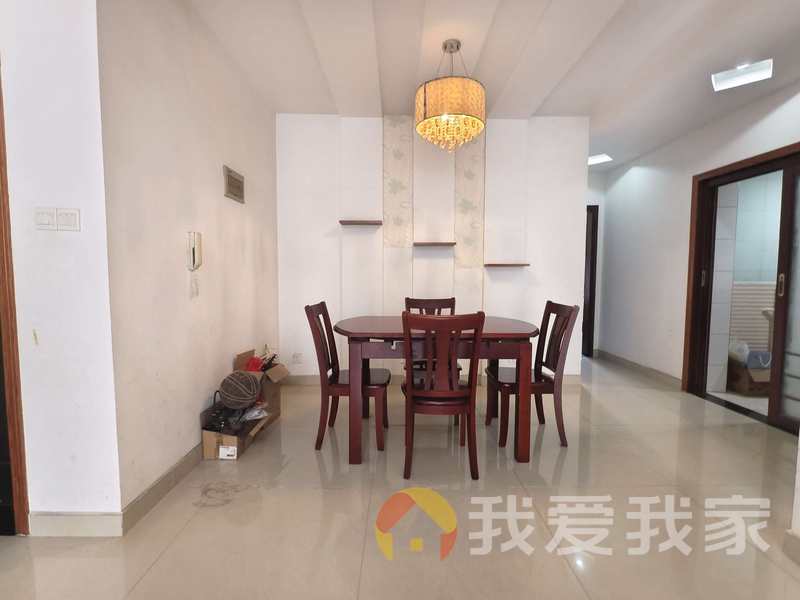 南昌我爱我家城投康泽园 南北通透，采光好 装修好，环镜优美 视野好，诚心出售