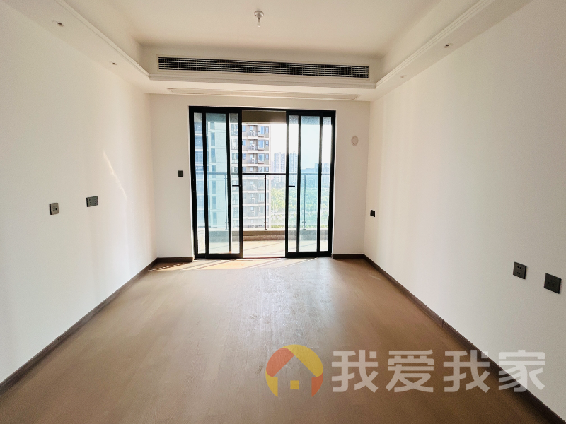 南昌我爱我家华侨城万科五期泊岸 南北通透，采光好 装修好，环镜优美 中间楼层