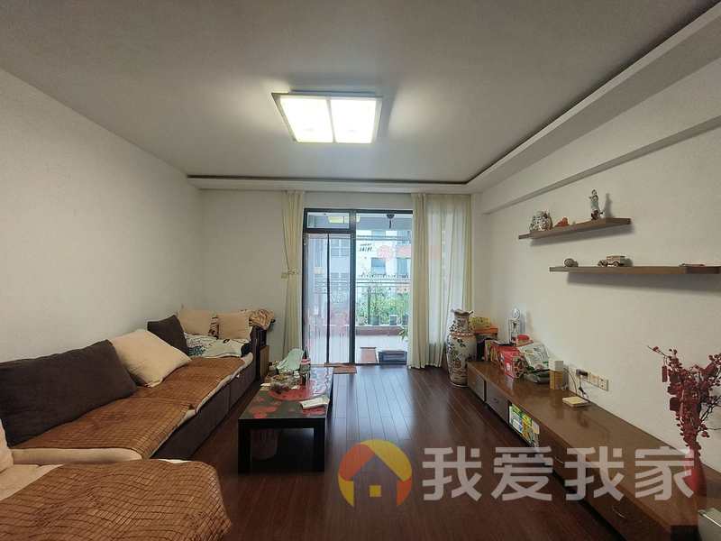 南昌我爱我家万科四季花城北区嘉兰苑 南北通透，采光好 装修好，环镜优美 近地铁 视野好，诚心出售