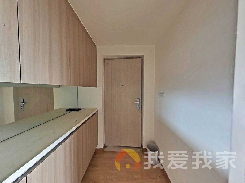 南昌我爱我家绿地未来城 南北通透，采光好 装修好，环镜优美 中间楼层