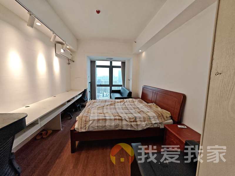 南昌我爱我家新城吾悦广场 南北通透，采光好 装修好，环镜优美 中间楼层