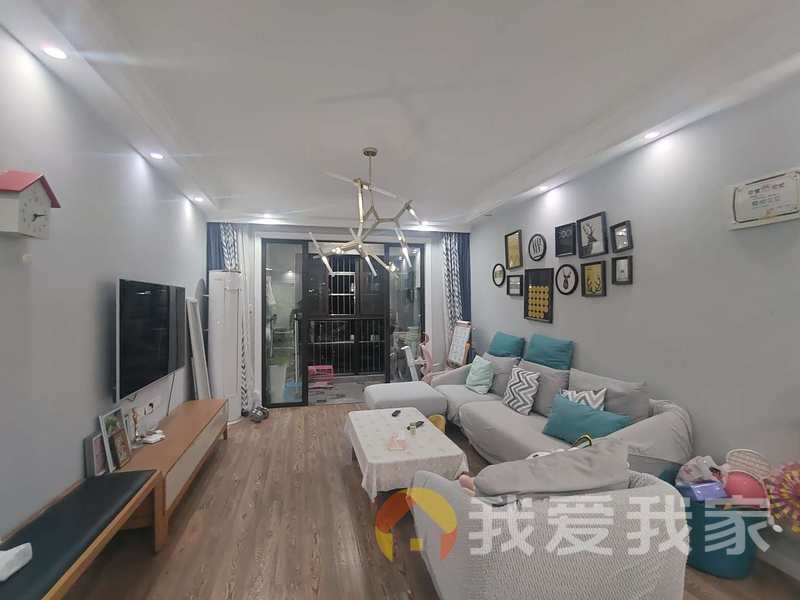 南昌我爱我家位于小区门口进出方便，原始房东豪华装修