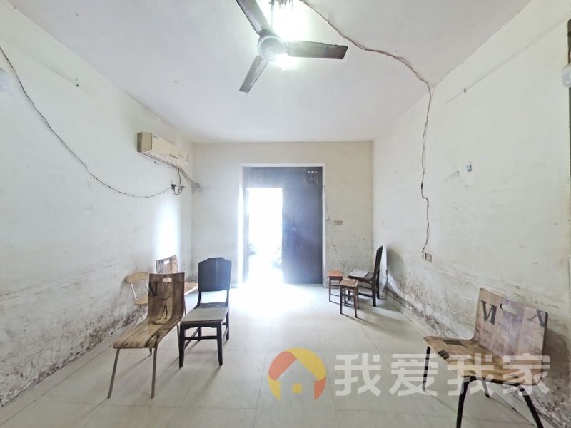 南昌我爱我家东华苑小区 南北通透，采光好 近地铁 周边匹套完善，，出行方便